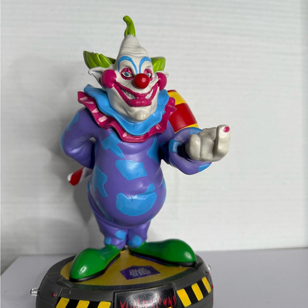 Killer Klowns From Outer Space JUMBO Statue LED Light-Up